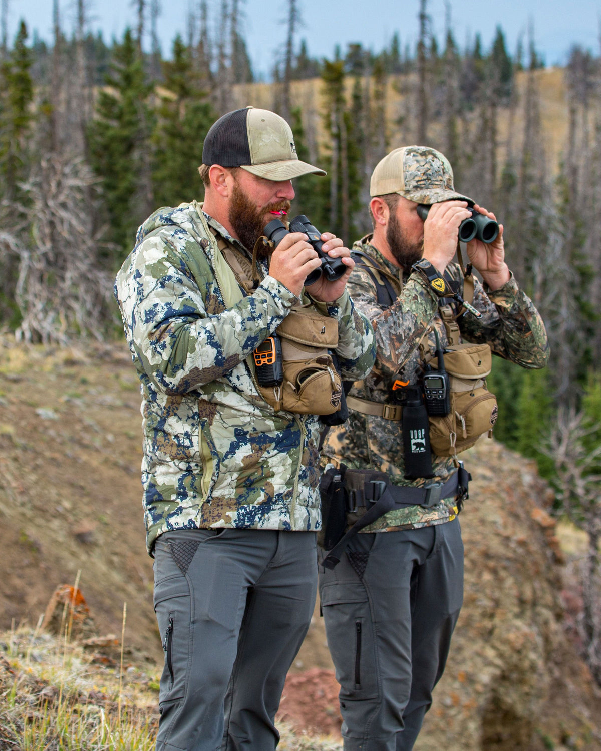 Men's Lightweight Camouflage Hunting Pants with Articulated Knees and Cargo Pockets