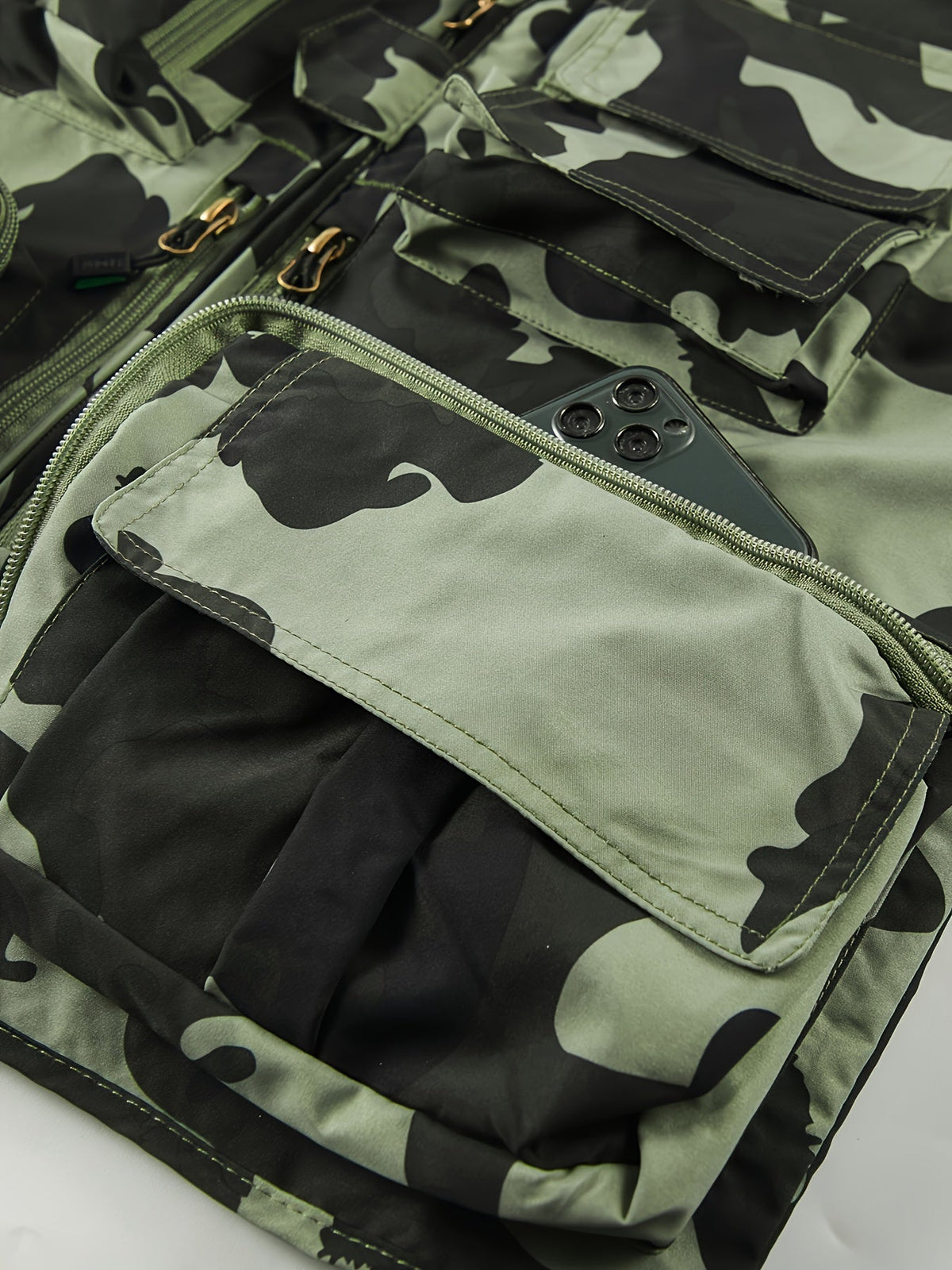 Men's Camo Utility Vest With Mesh Back And Multi Pockets