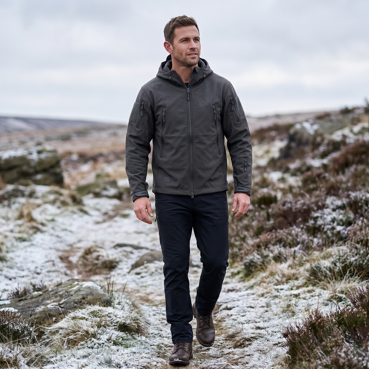 Men's Fleece Lined Hooded Softshell Jacket with Zip Pockets