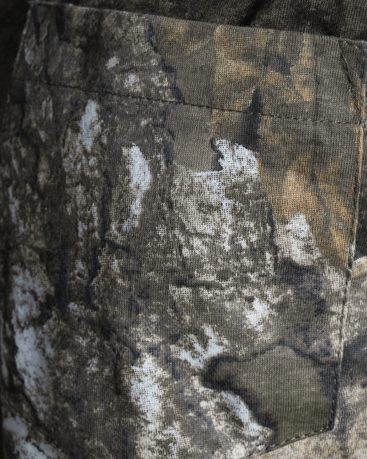 Men's Camouflage Cotton Blend Short Sleeve Pocket Tee with Crew Neck