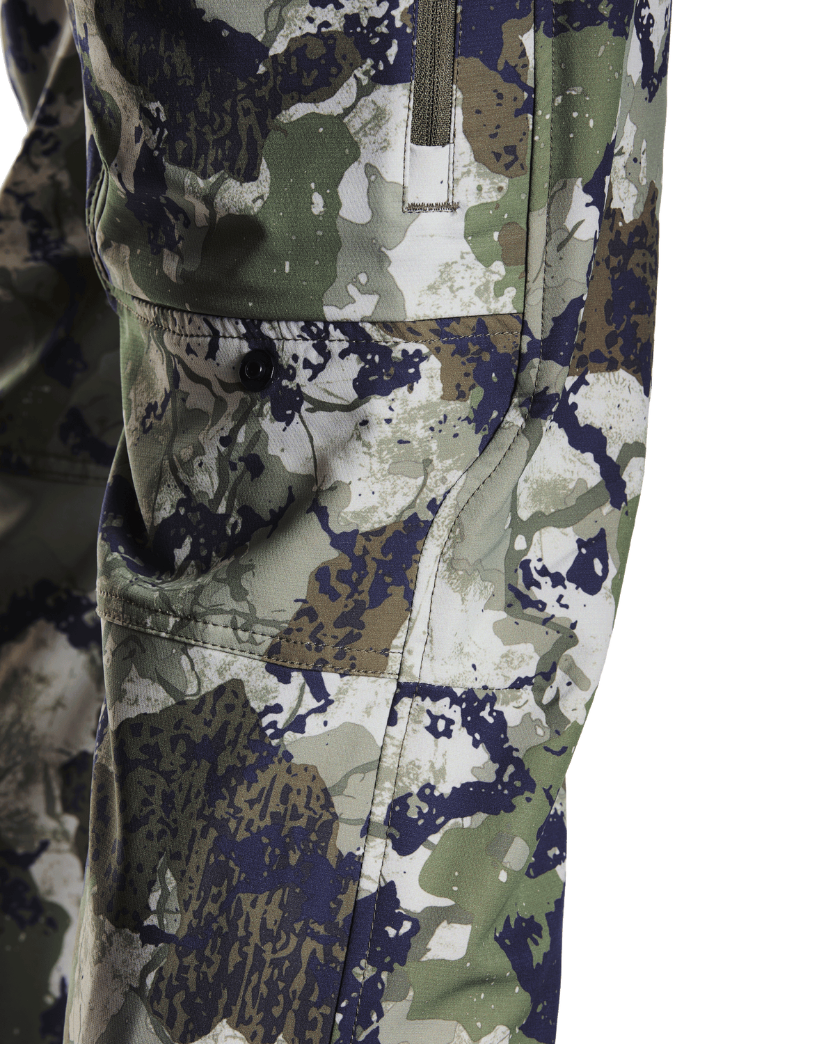 Men's Lightweight Camouflage Hunting Pants with Articulated Knees and Cargo Pockets