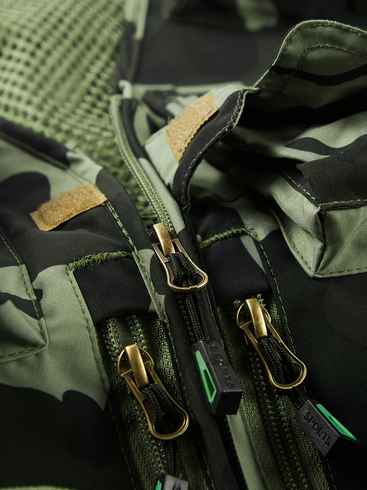 Men's Camo Utility Vest With Mesh Back And Multi Pockets