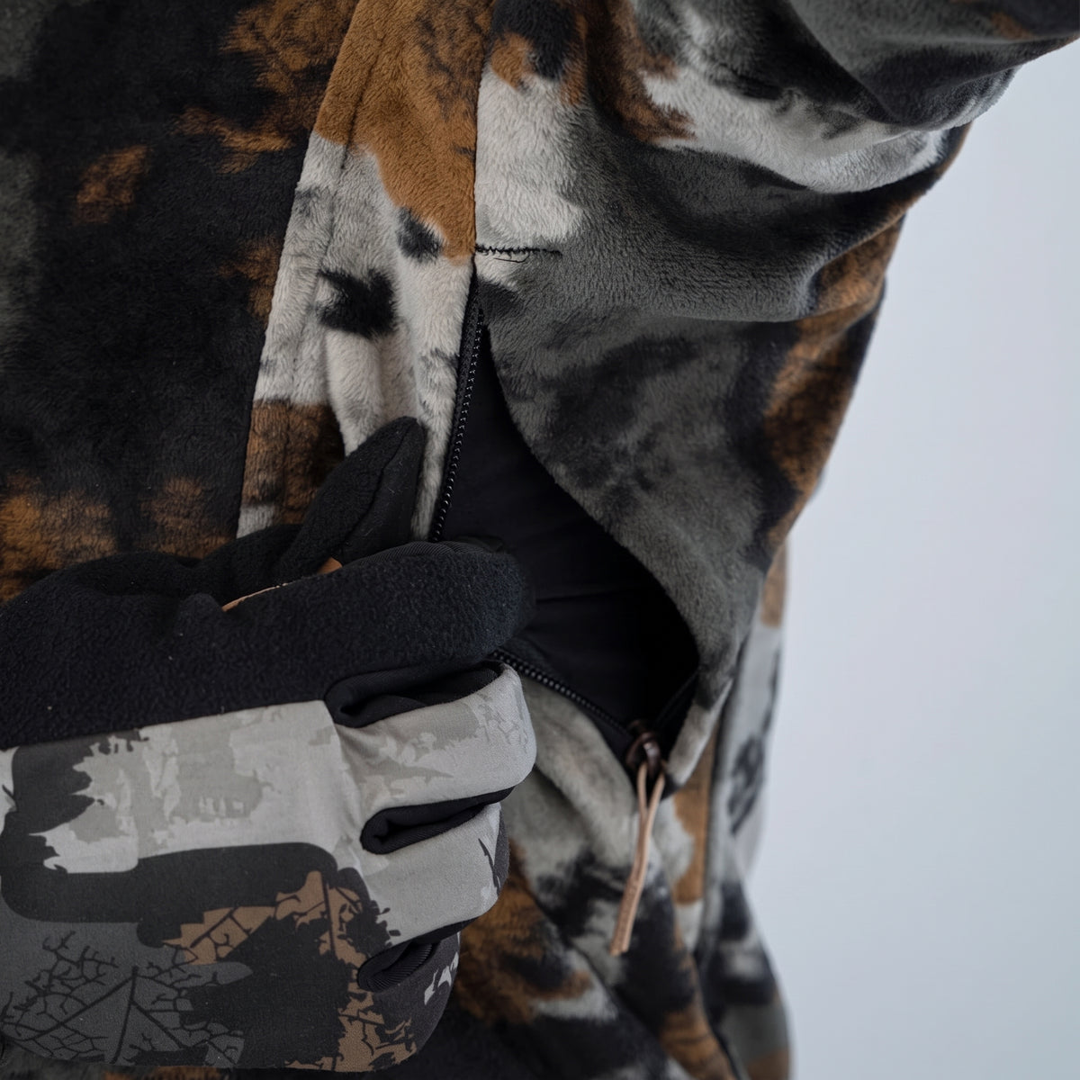 Women's Camouflage Hunting Jacket with Hood and Underarm Ventilation Zippers