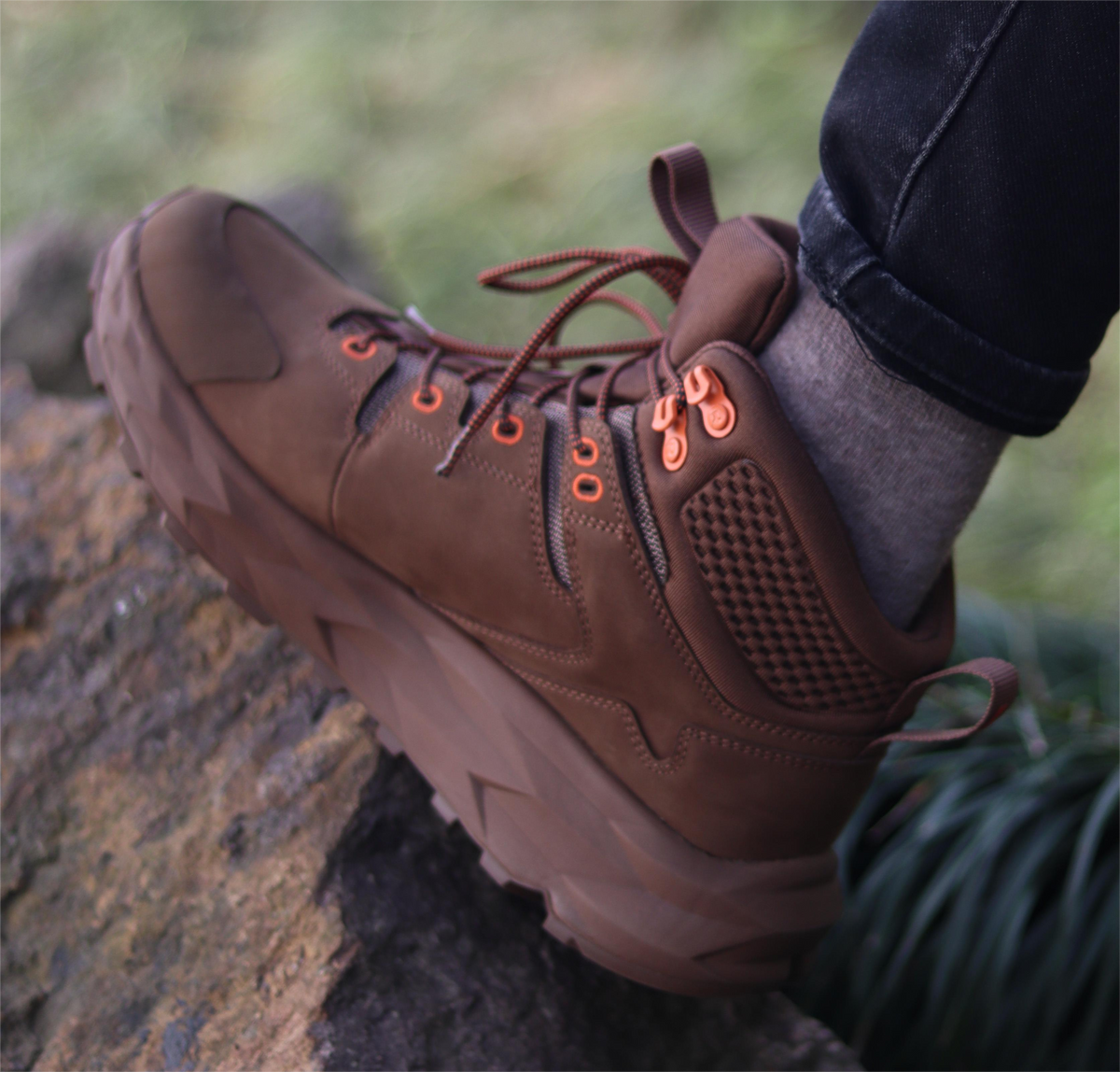 Men's Waterproof Hiking Boots with Nubuck Leather and Vibram Outsole