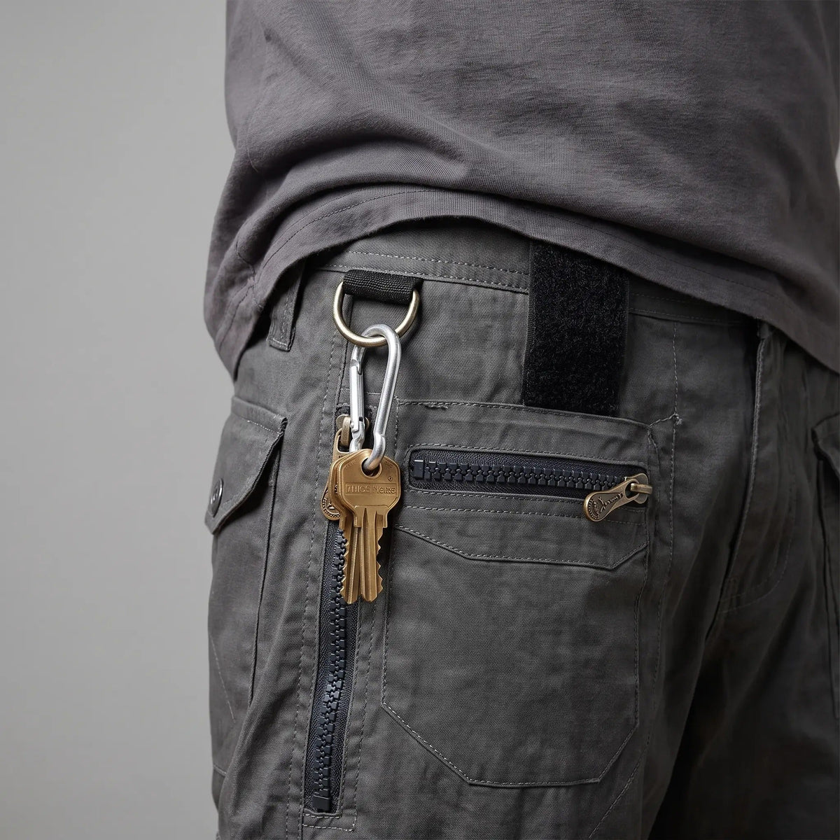 Men's Knee Length Cargo Shorts With Zip Pockets And D Ring Belt Loop