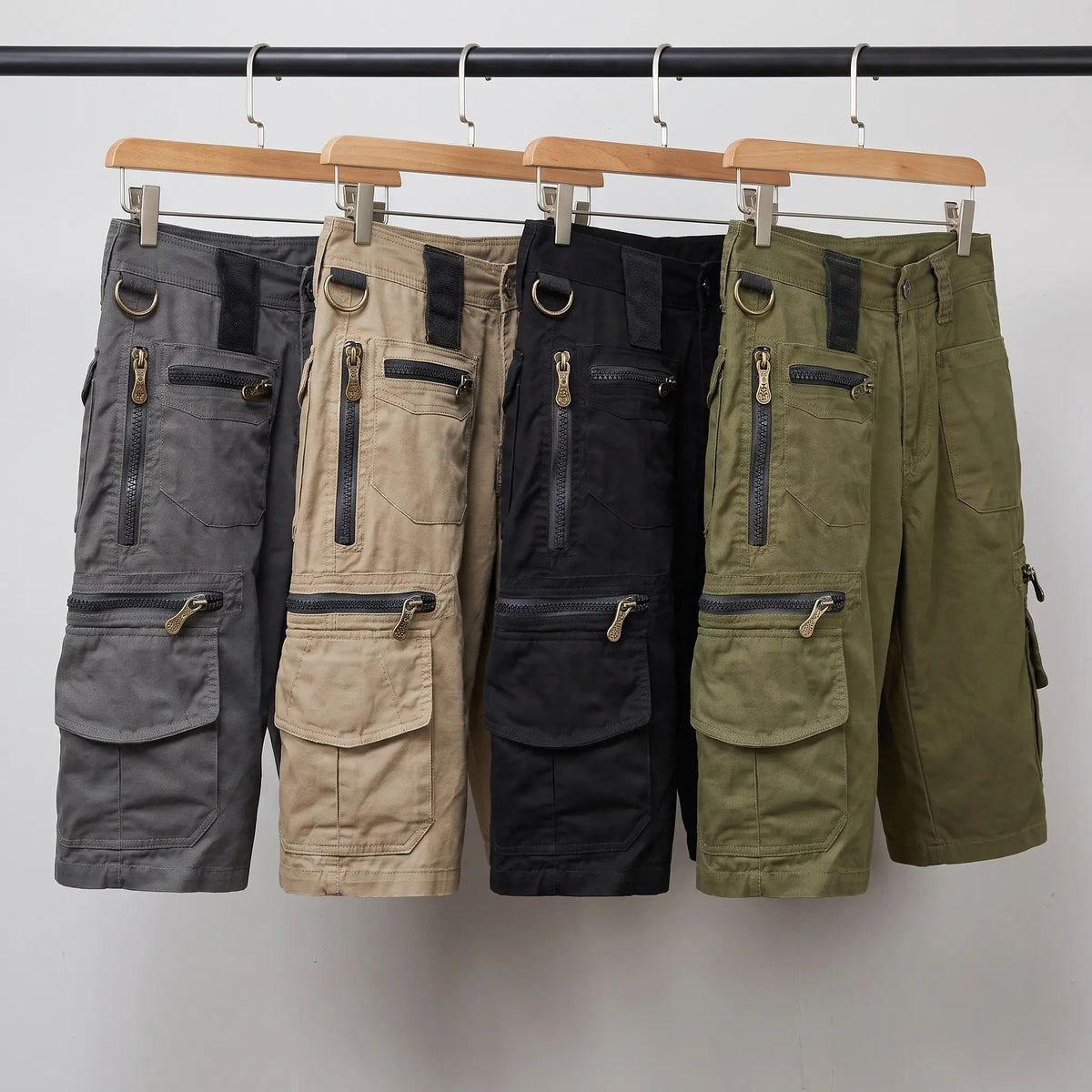 Men's Knee Length Cargo Shorts With Zip Pockets And D Ring Belt Loop